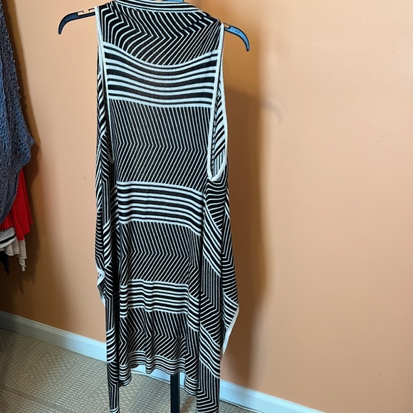 Anne French sleeveless shawl - Picture 2 of 7